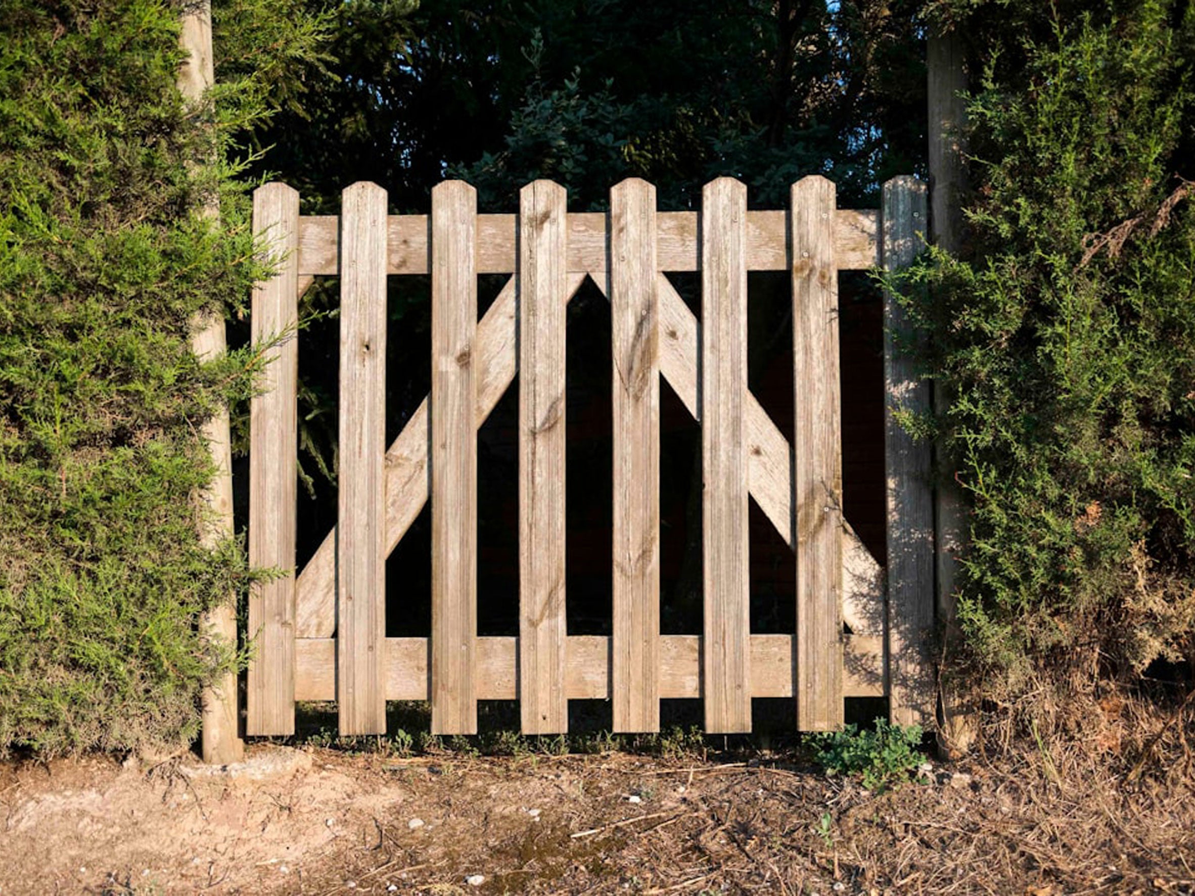 Optimal Double Swing Wood Fence Gate Design Guide